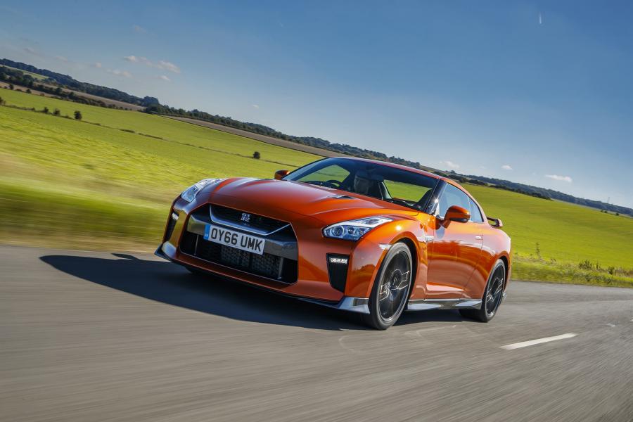  Nissan GT-R 2016 года  (UK) (фото 25 из 25)